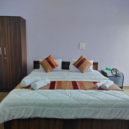 The Narrow Way Edward Guest House Candolim Bagian luar foto