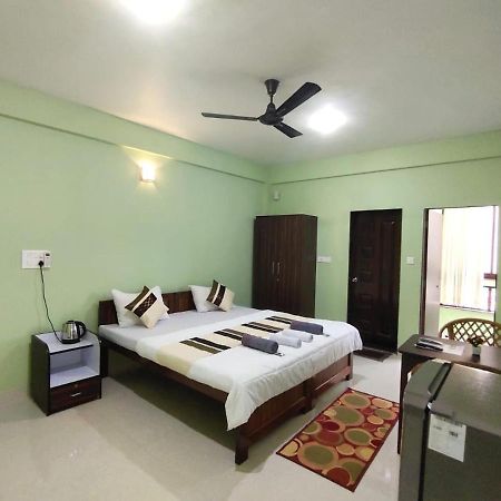 The Narrow Way Edward Guest House Candolim Bagian luar foto