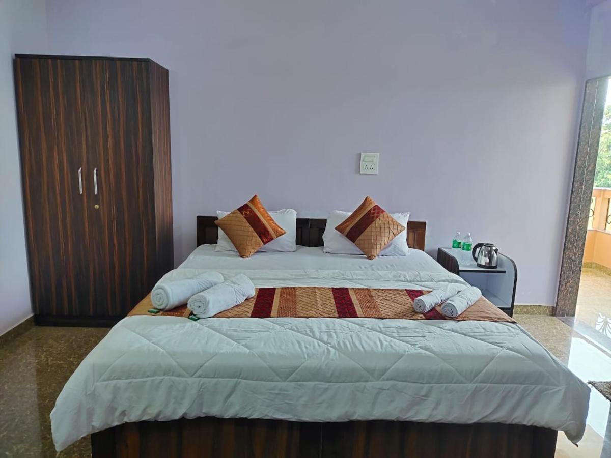 The Narrow Way Edward Guest House Candolim Bagian luar foto