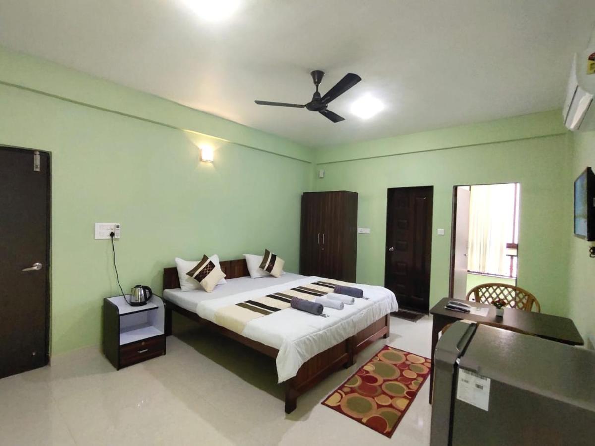 The Narrow Way Edward Guest House Candolim Bagian luar foto