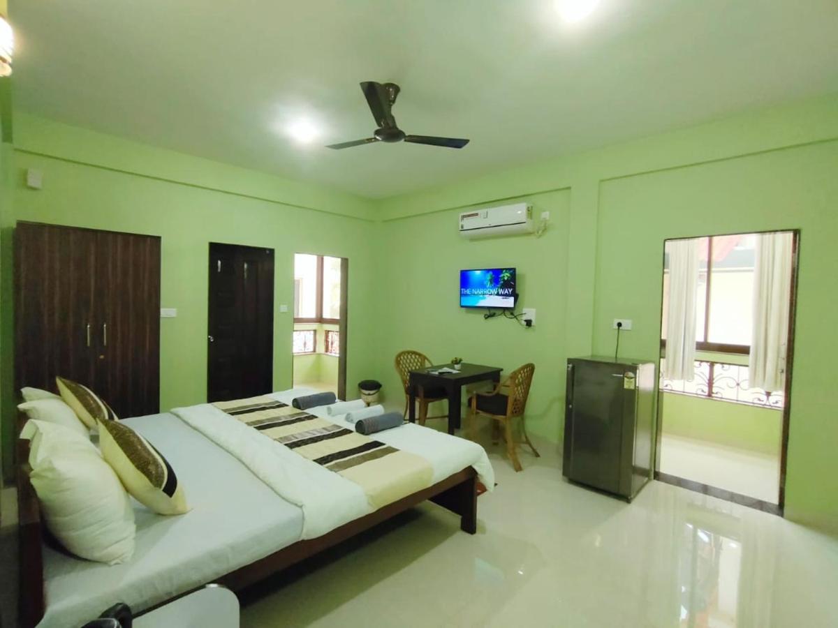 The Narrow Way Edward Guest House Candolim Bagian luar foto