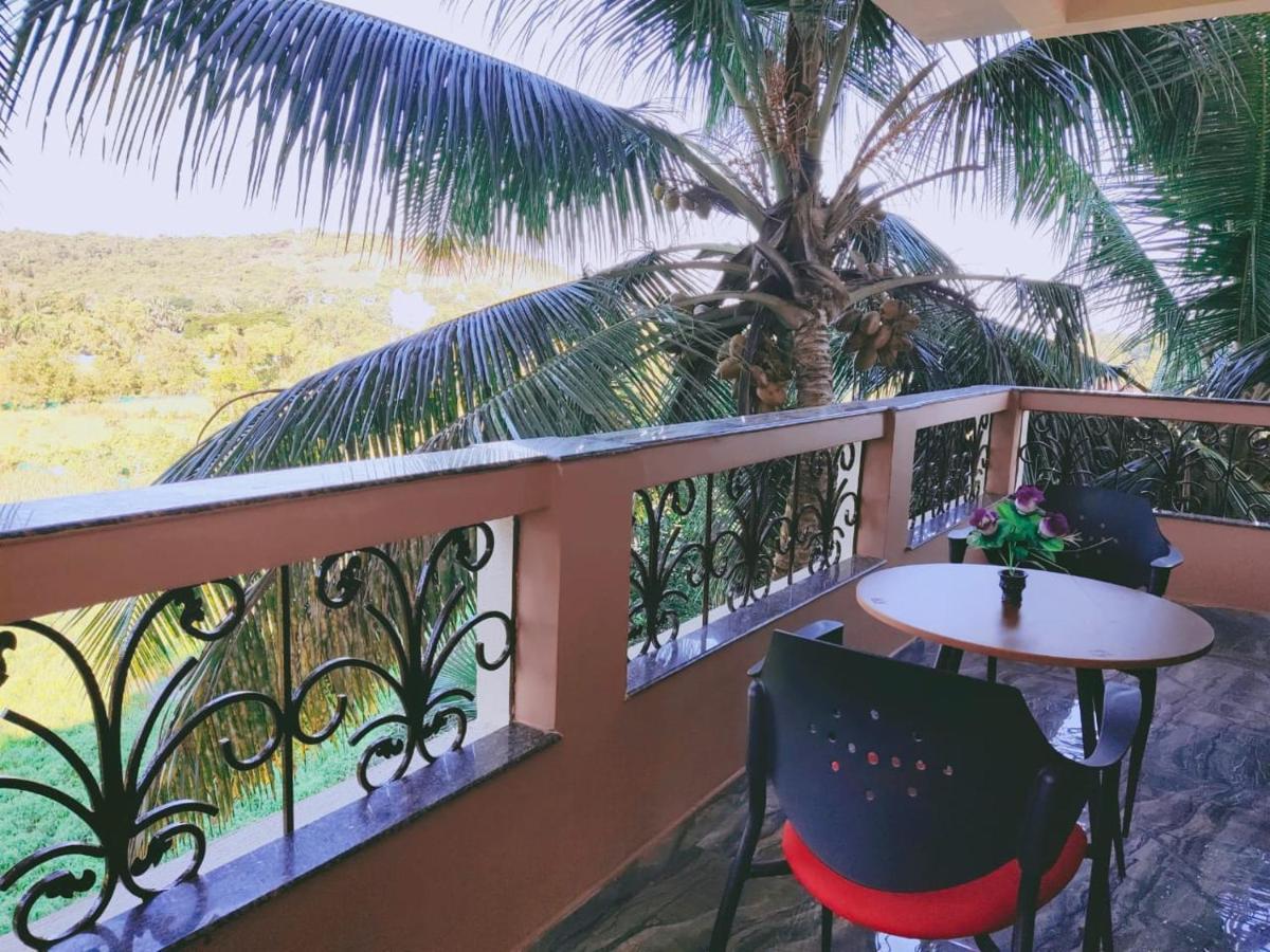 The Narrow Way Edward Guest House Candolim Bagian luar foto