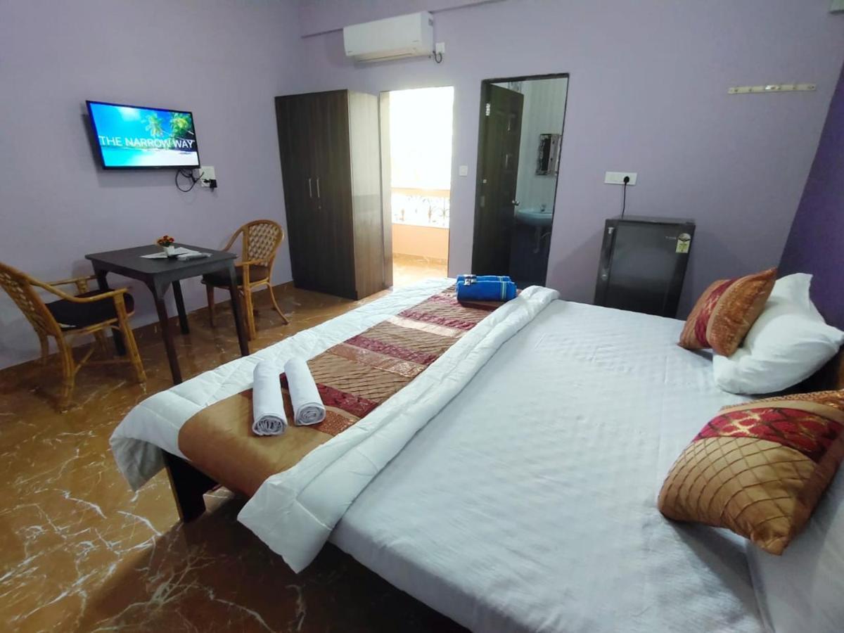 The Narrow Way Edward Guest House Candolim Bagian luar foto