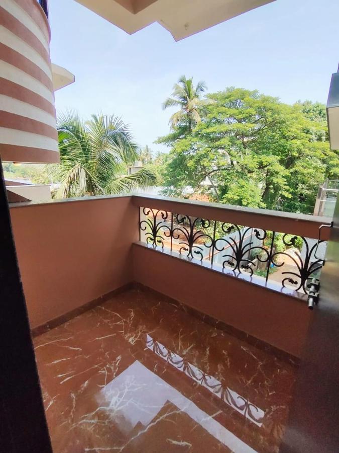 The Narrow Way Edward Guest House Candolim Bagian luar foto