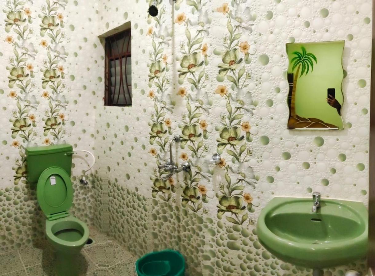 The Narrow Way Edward Guest House Candolim Bagian luar foto