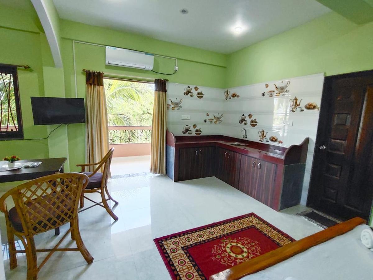 The Narrow Way Edward Guest House Candolim Bagian luar foto