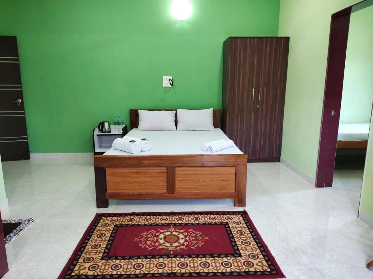 The Narrow Way Edward Guest House Candolim Bagian luar foto